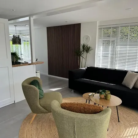 펜션 De Boet, Dicht Bij Duinen En Zee 와멘후젠